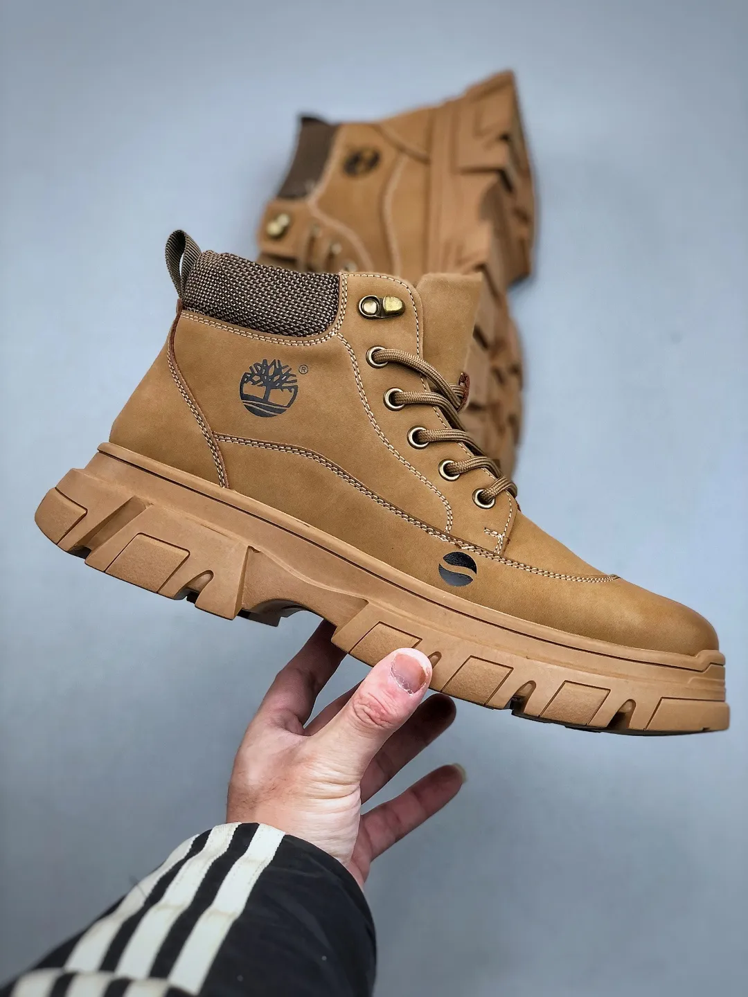 Pick up locally 💰 520, support in-store Timberland/Timberland classic 25ss new high-top (plus velvet) Classic re-engineered brand new upgrade Guangdong factory quality Original box original packaging The fabric is made of top Italian frosted cowhide with anti-odor and anti-corrosion genuine leather latex insoles to give you a perfect wearing experience High-quality and durable, a must-have for sportsmen Specially designed to treat those who are not handsome High-quality feet with first-class feel Exclusive supply Official item number: TB23066 Size: 39 40 41 42 43 44